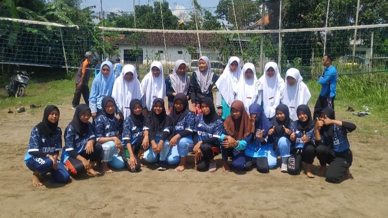 Sparing Voli MTs Darul Hikmah dengan MTs PSM Tanen Persiapan Porseni Kabupaten 2023
