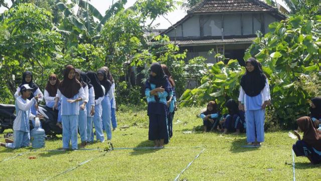 Classmeeting Penutupan Magang 2 UIN SATU di Lapangan Desa Tanen Galleri 1